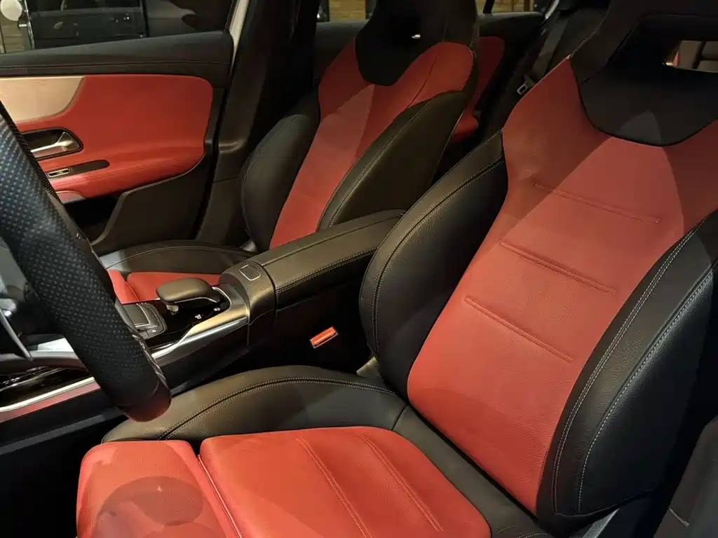 Mercedes-Benz A-Class AMG (Import) 2020 AMG A 35 4MATIC фото 7