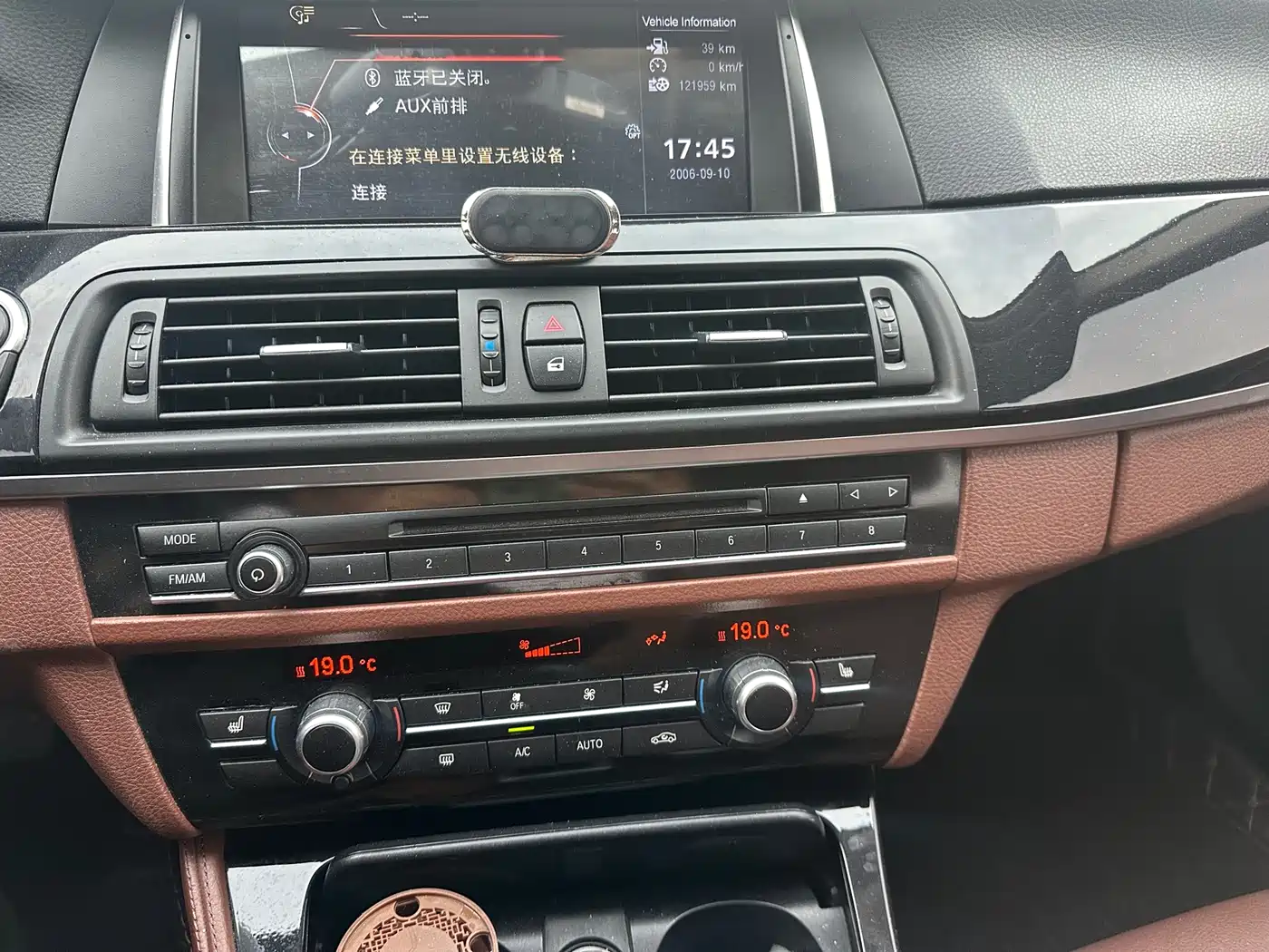BMW 5 Series 2017 520Li Classic Edition фото 9