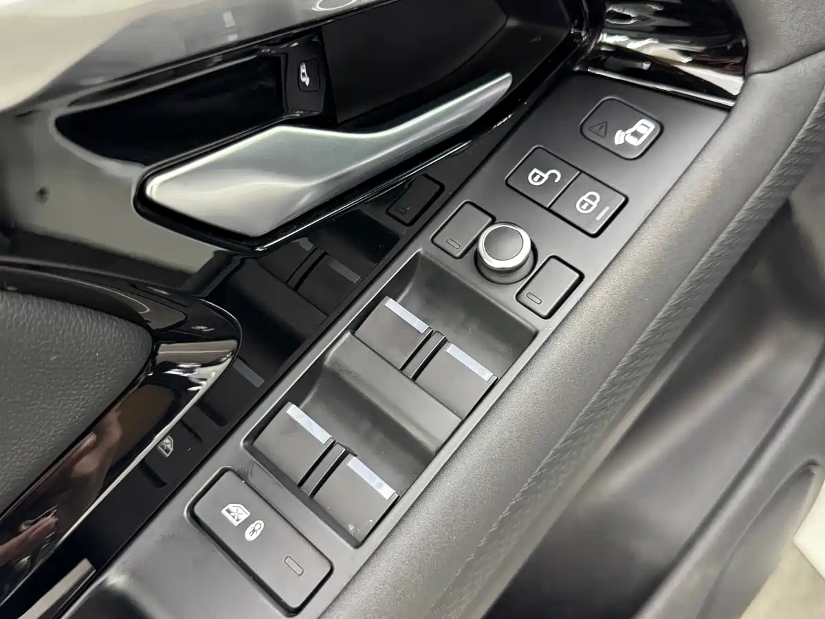 Land Rover Range Rover Evoque 2020 249PS Youth Edition фото 12