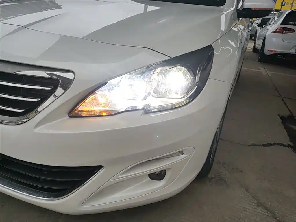Peugeot 408 2016 1.6T Automatic Luxury Edition фото 24