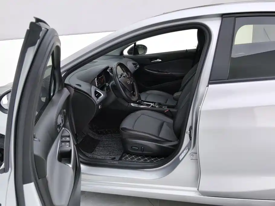 Chevrolet Cruze 2019 2018 Redline 330T Dual-Clutch Leading Edition