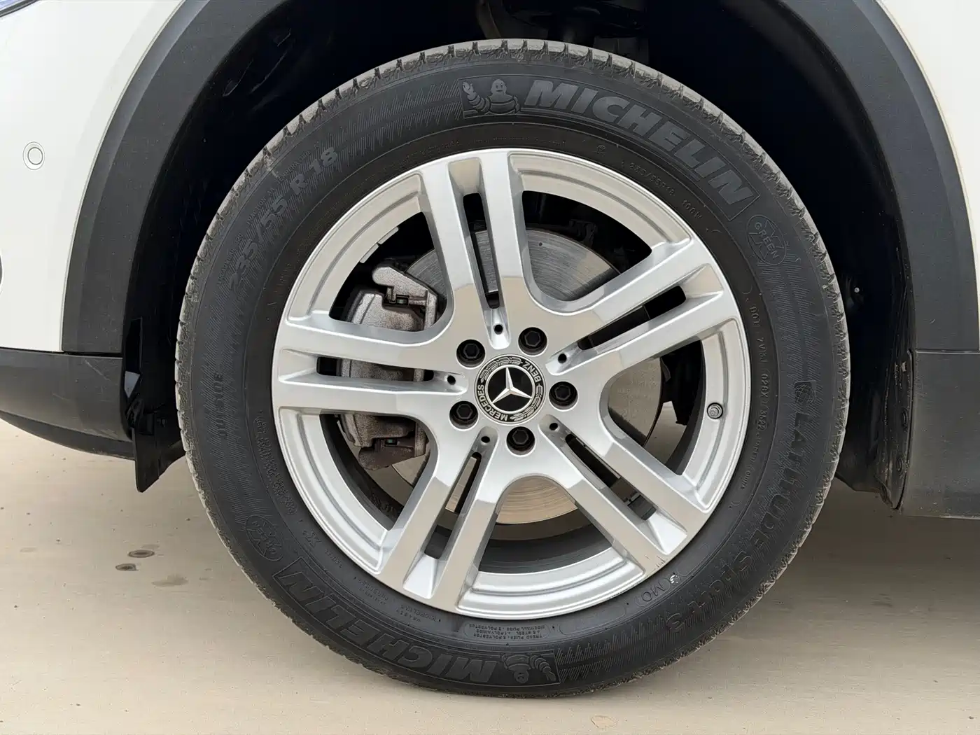 MERCEDES-BENZ GLB