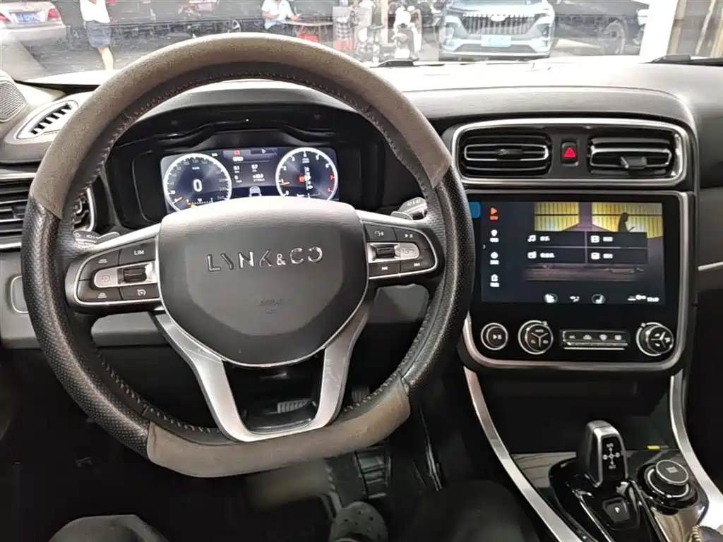 Lynk & Co 01 2017 2.0T AWD Pro фото 10
