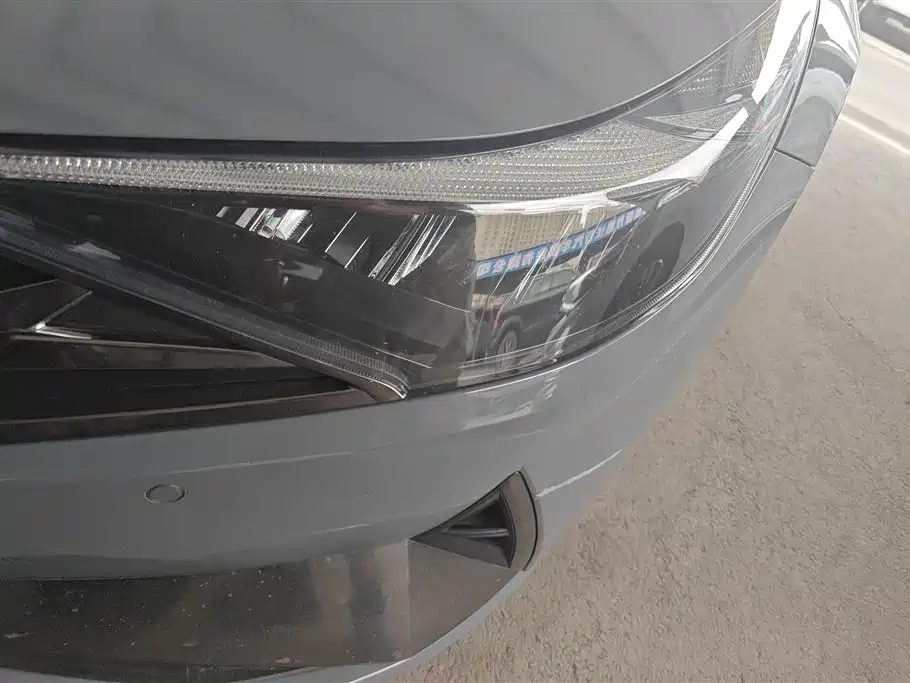 Hyundai Elantra 2022 1.5L CVT LUX Premium Edition фото 5