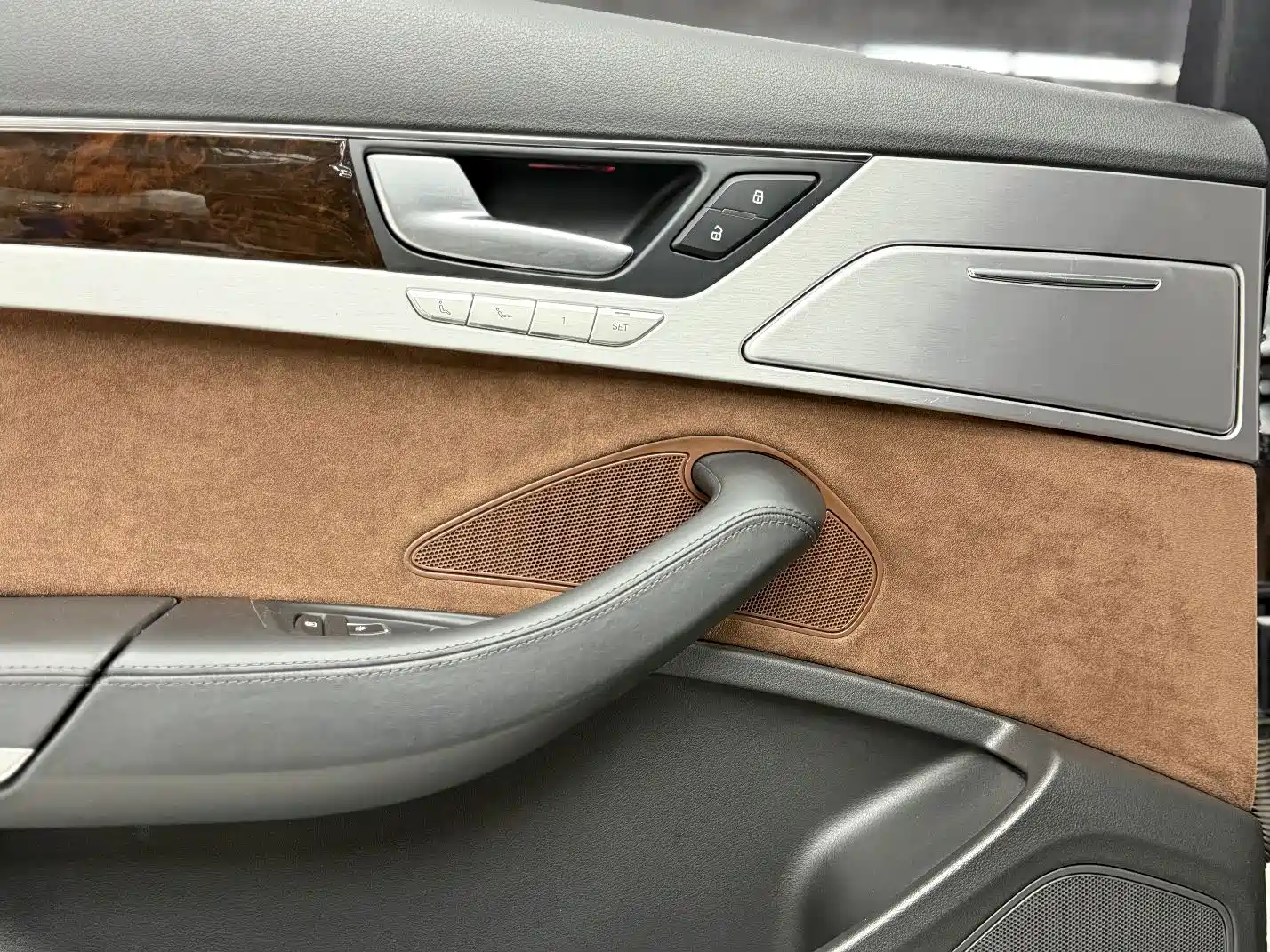 Photo 15 - Audi A8