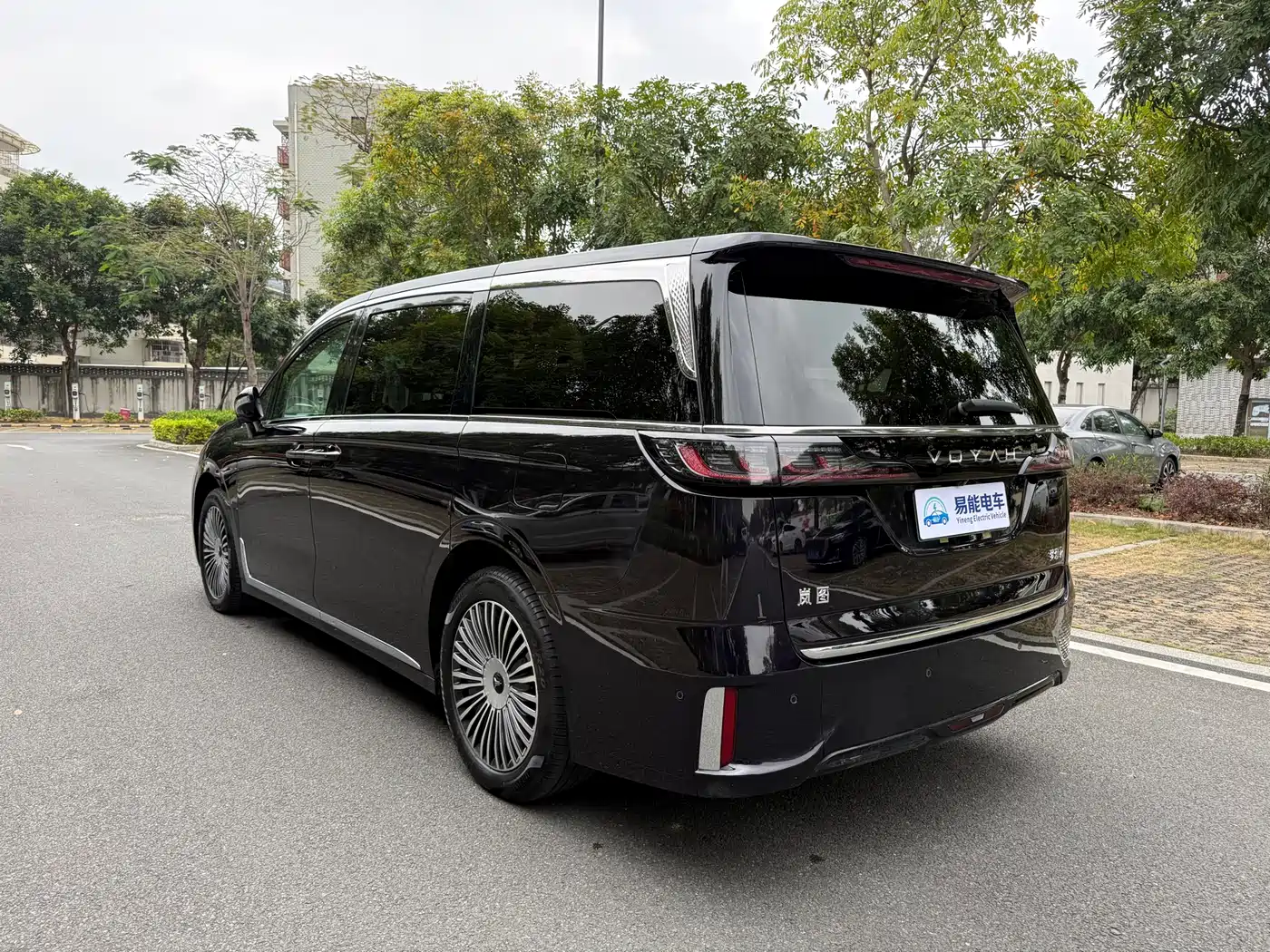 Voyah Auto Voyah Dreamer 2025 PHEV AWD Flagship Kunpeng Edition фото 3
