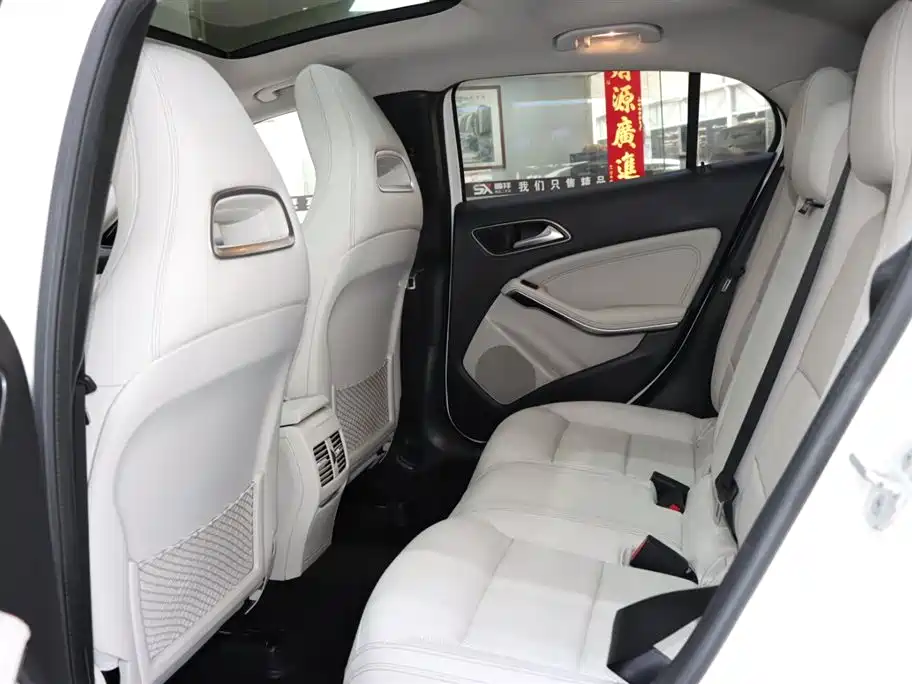 Mercedes-Benz GLA 2015 GLA 200 Fashion фото 11