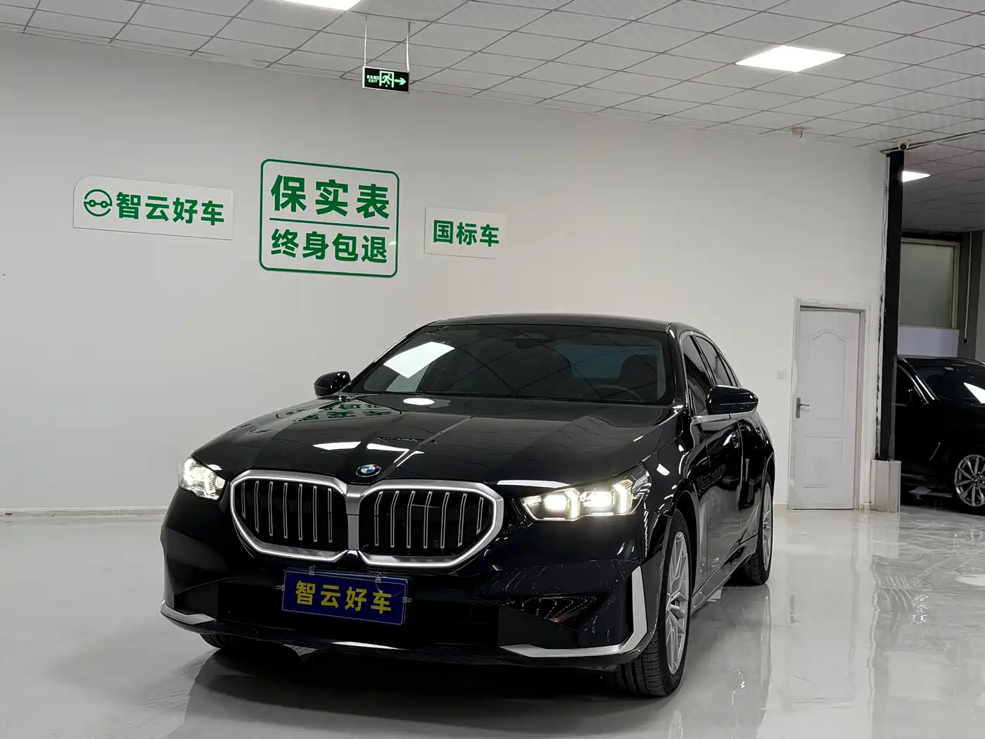 BMW 5 Series 2024 525Li Luxury Package фото 2