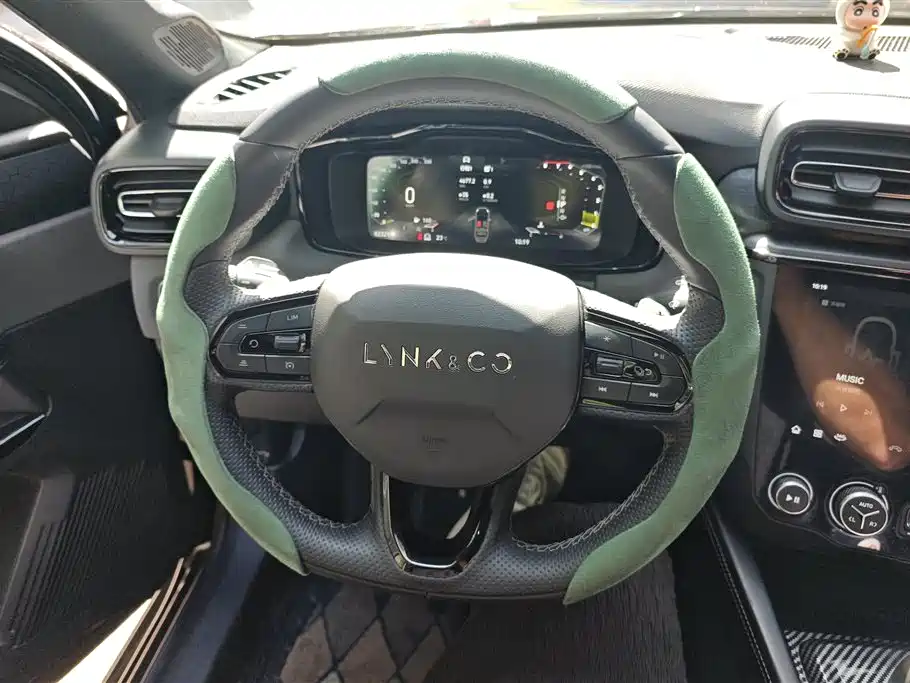 Lynk & Co 03 2021 2.0TD Auto Jin Plus фото 15
