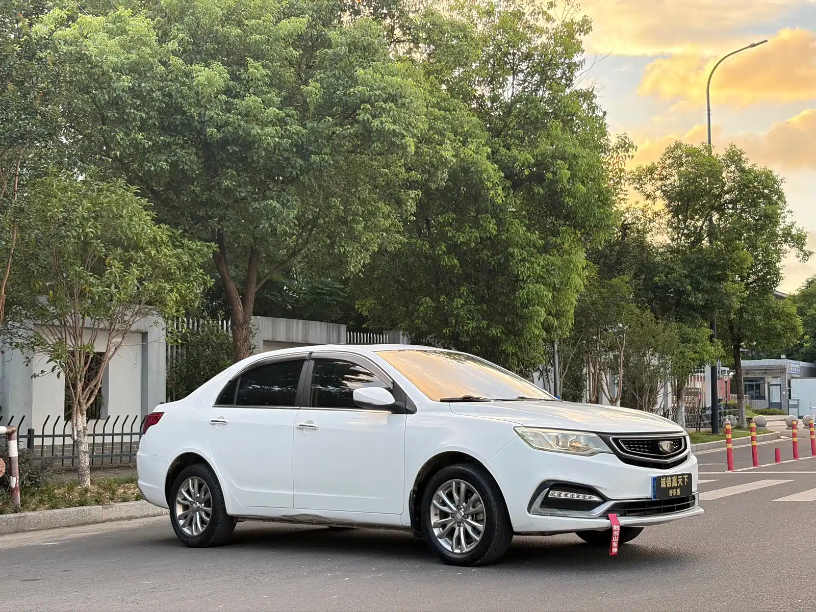 Фото 4 - Geely Vision