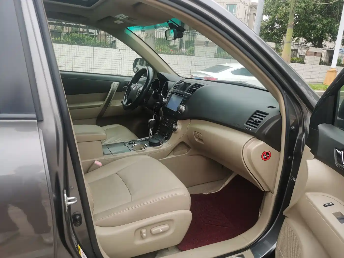Toyota Highlander 2011 2.7L 2WD 7-seat Luxury фото 9