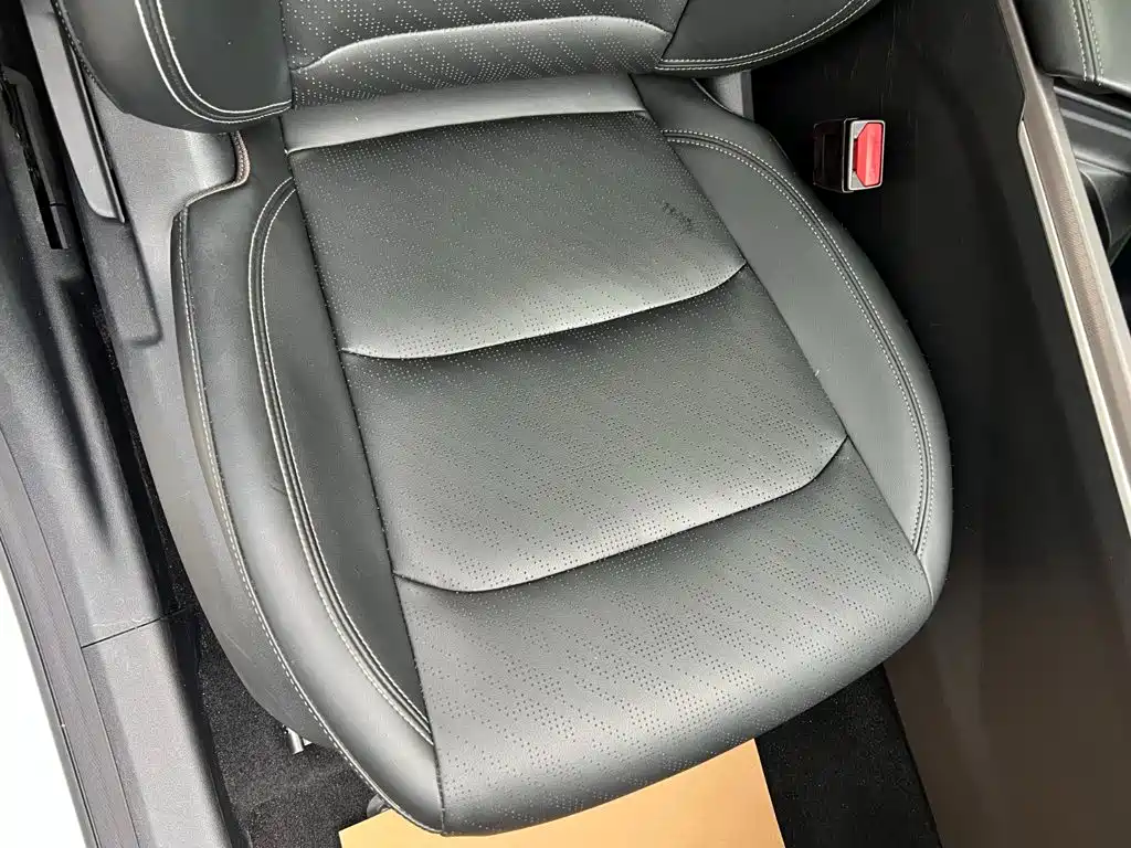 Фото 23 - Geely Emgrand