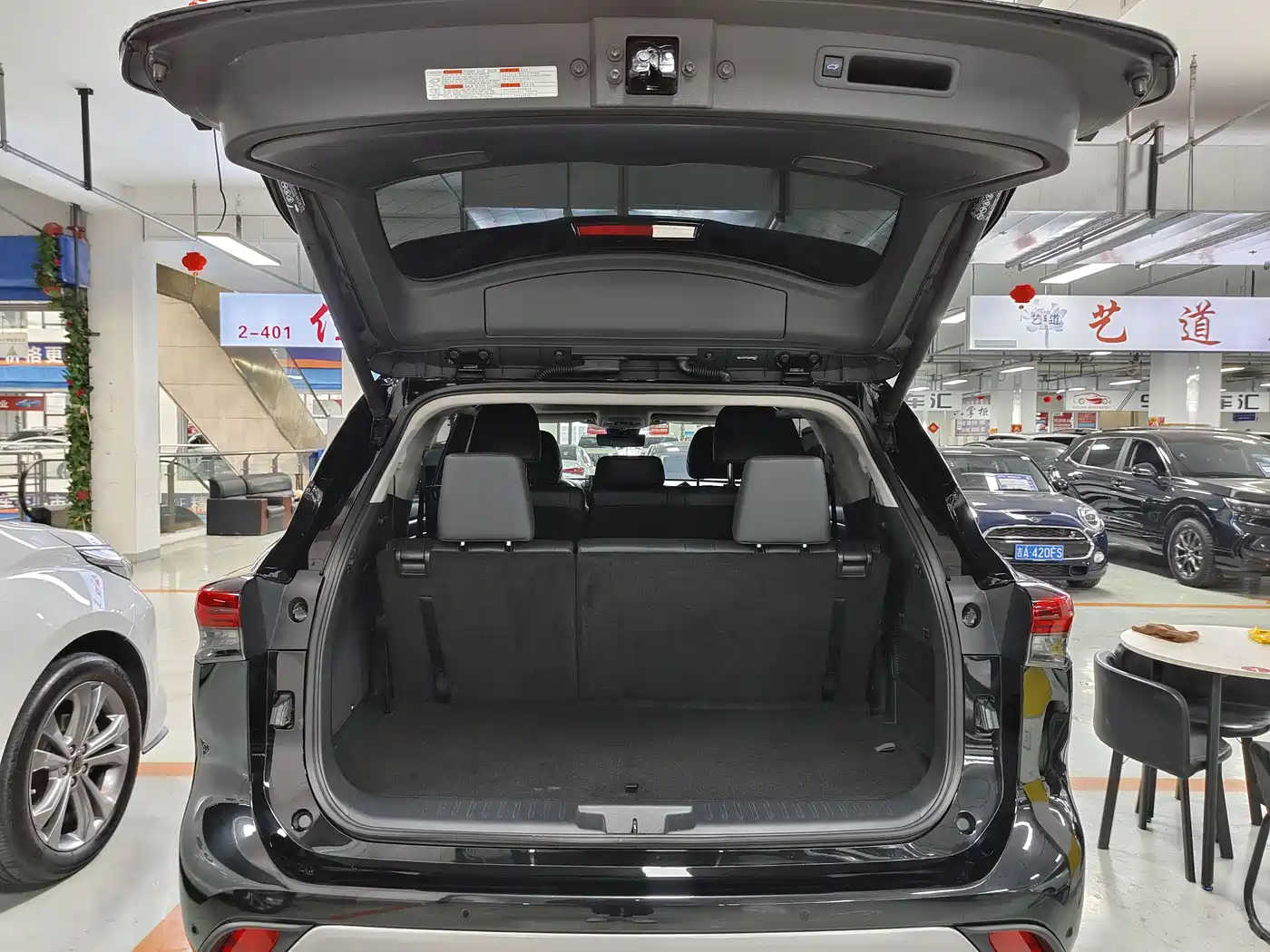 Toyota Highlander 2022 Dual Engine 2.5L 4WD Supreme Edition 7-Seater фото 10