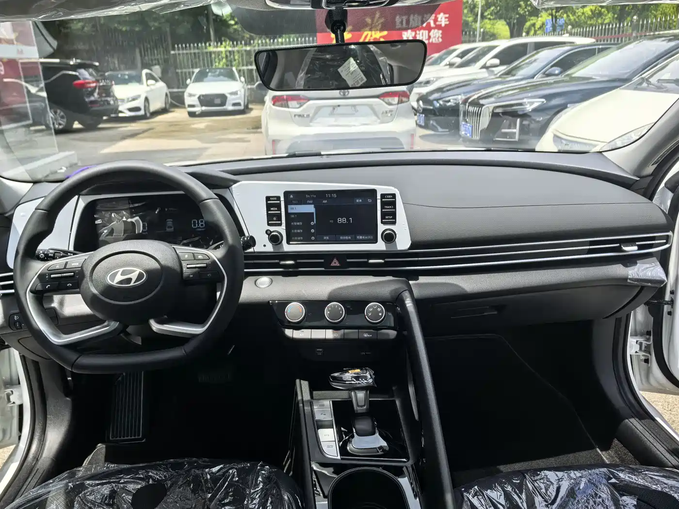 Hyundai Elantra 2023 1.5L CVT GLX Elite Edition фото 5