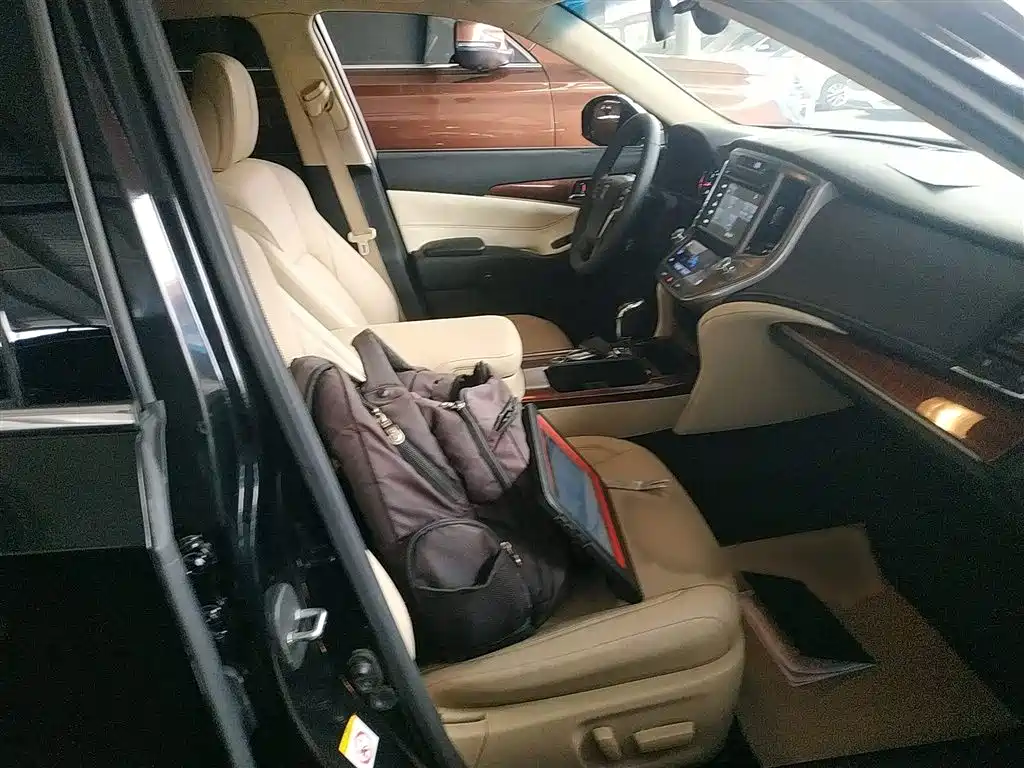 Toyota Crown 2015 2.0T Fashion фото 15