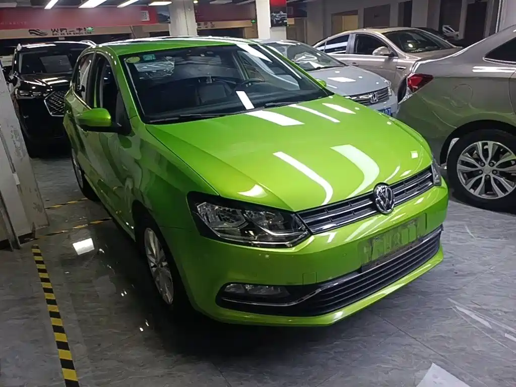 Volkswagen Polo 2014 1.6L Automatic Luxury Edition фото 4