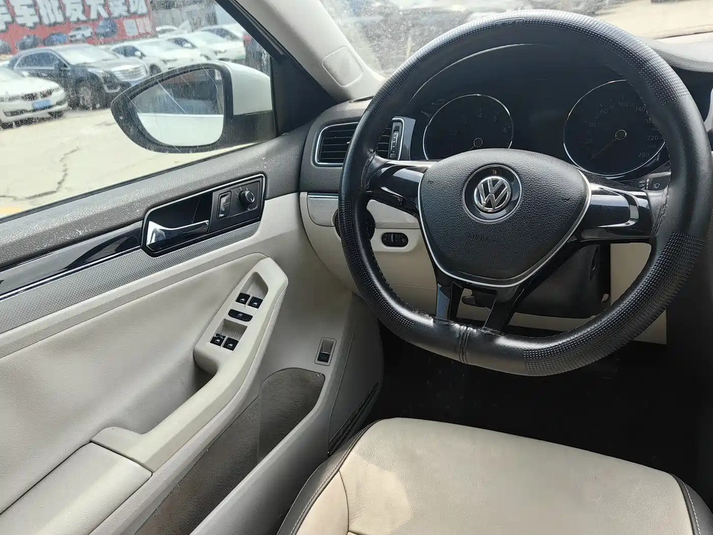 Volkswagen Sagitar 2015 1.6L Automatic Comfort фото 11