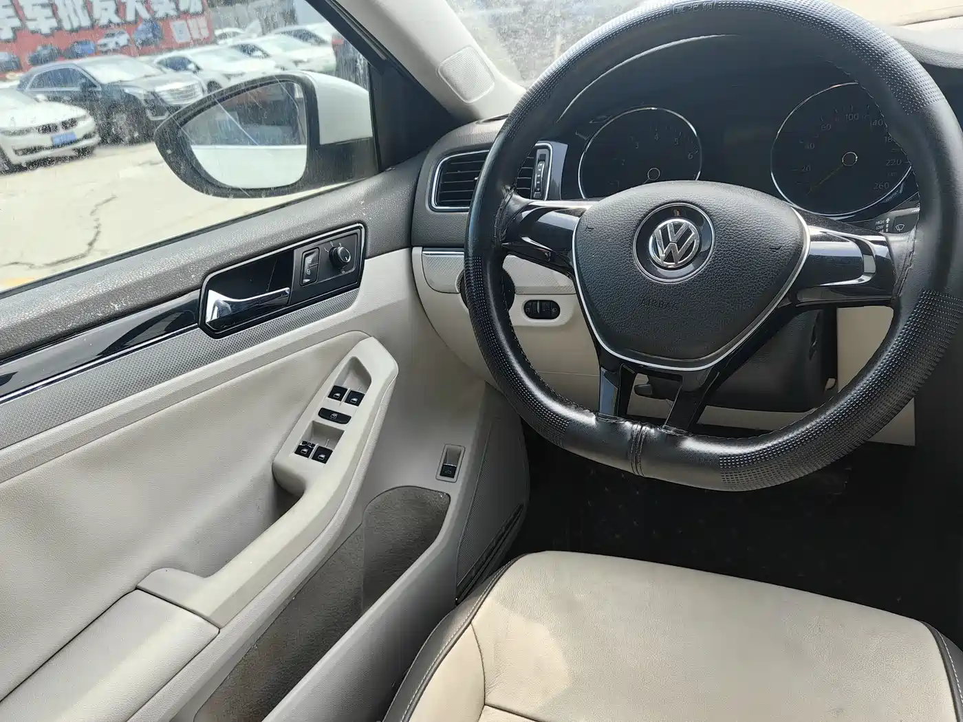 Volkswagen Sagitar 2015 1.6L Automatic Comfort фото 10