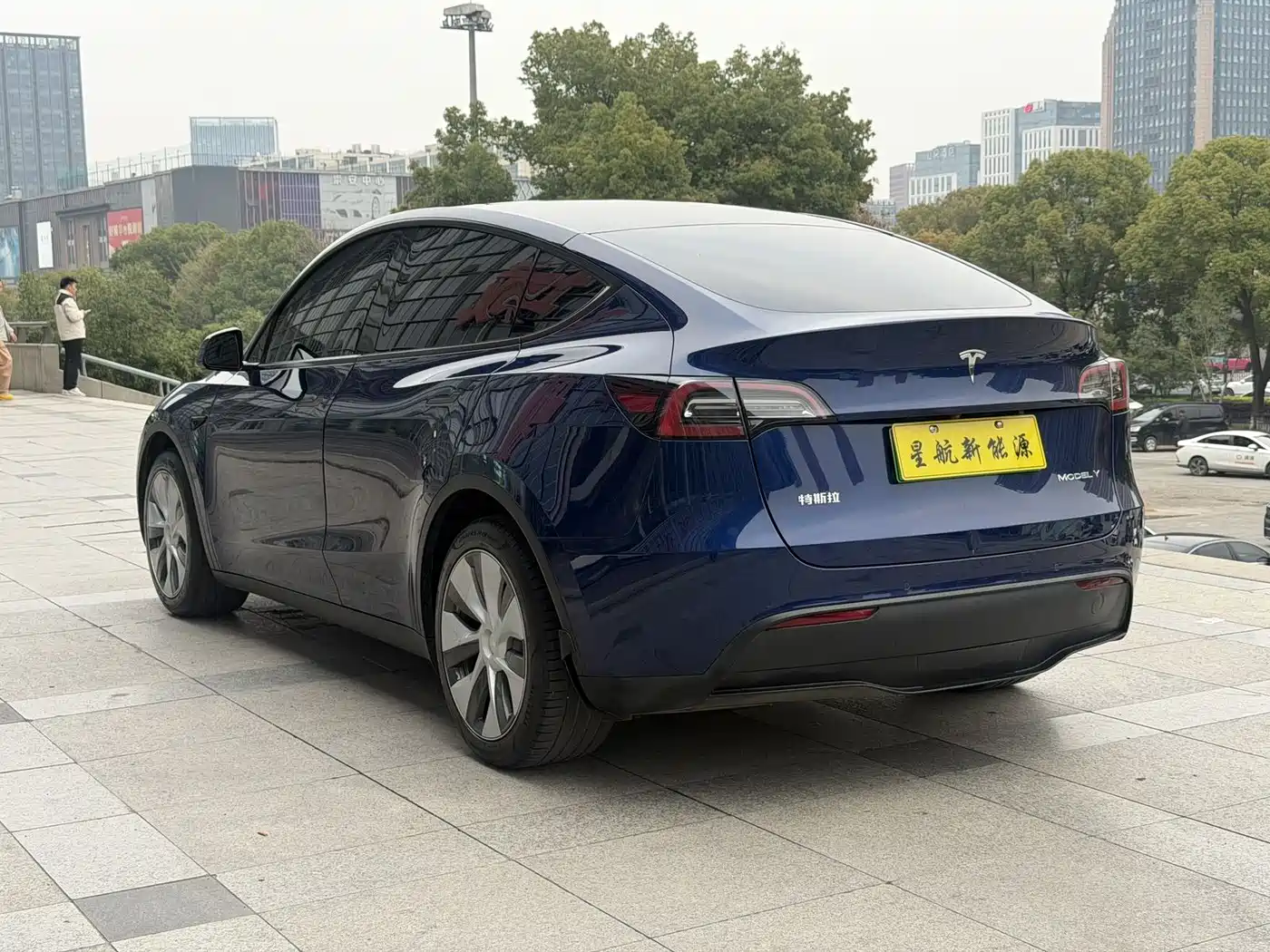 TESLA MODEL Y