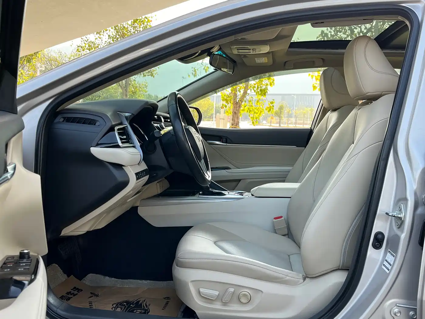 Toyota Camry 2019 Hybrid 2.5HG Luxury Edition China V фото 4
