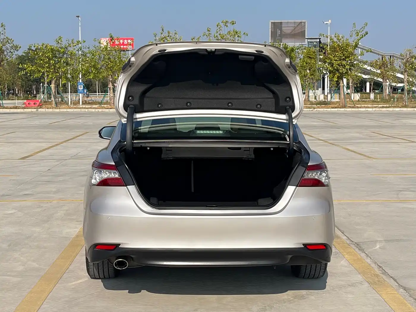 Toyota Camry 2019 Hybrid 2.5HG Luxury Edition China V фото 39