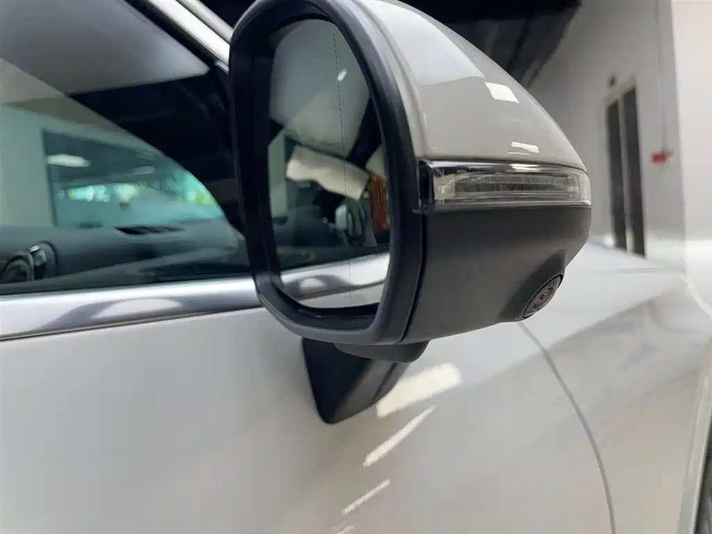 Mercedes-Benz GLC 2023 Facelift GLC 300 L 4MATIC Sport 5-Seater фото 25