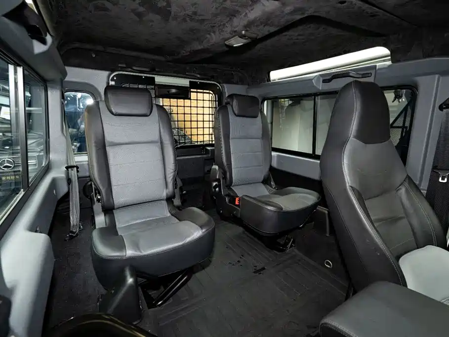 Land Rover Defender фото 10