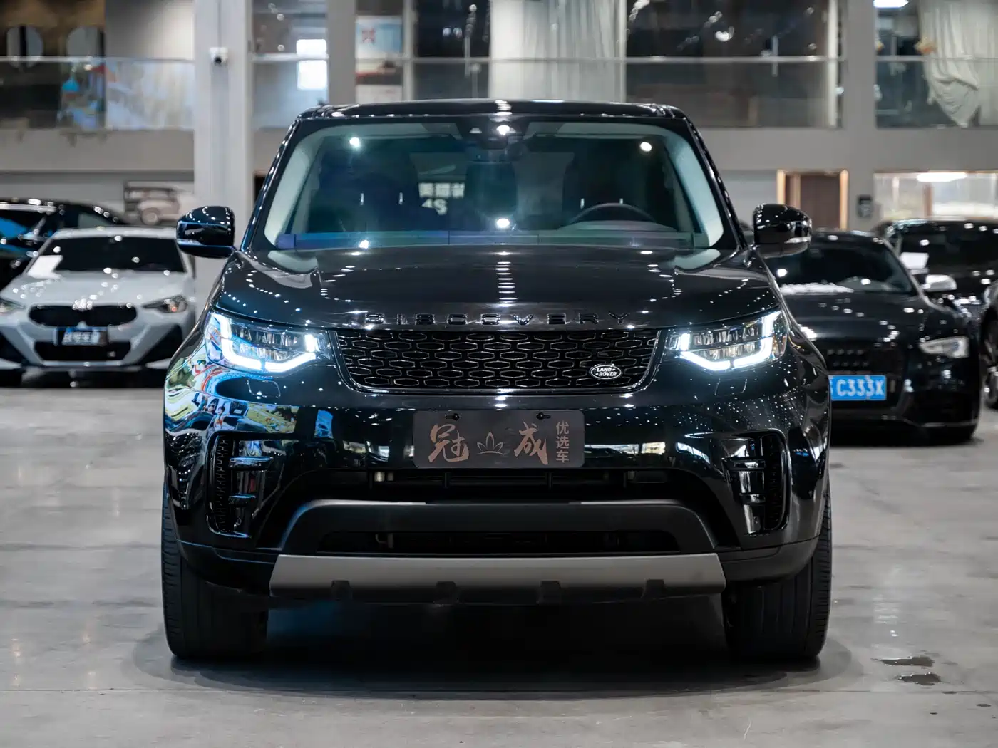 Land Rover Discovery 2018 3.0 SC V6 SE фото 2