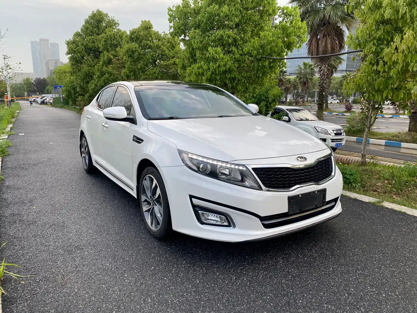 Kia K5 2015 2.0L Automatic LUX фото 3