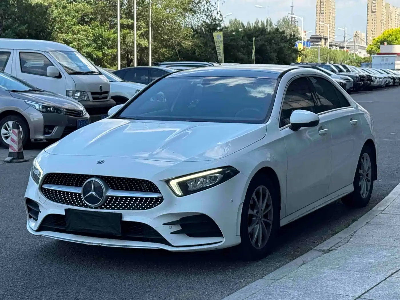 Mercedes-Benz A-Class 2019 A 200 L Sport Sedan фото 3