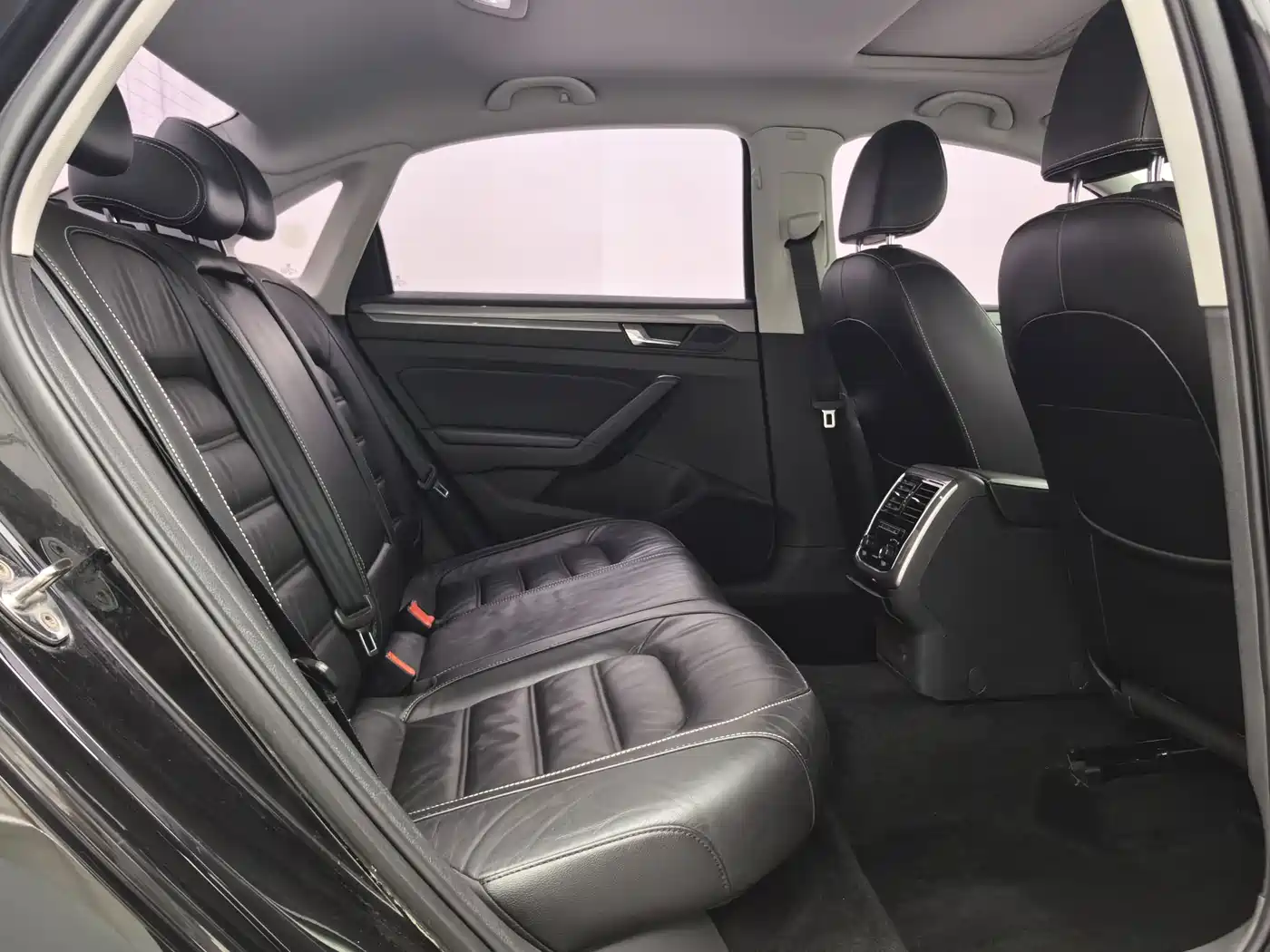 Фото 9 - Volkswagen Passat