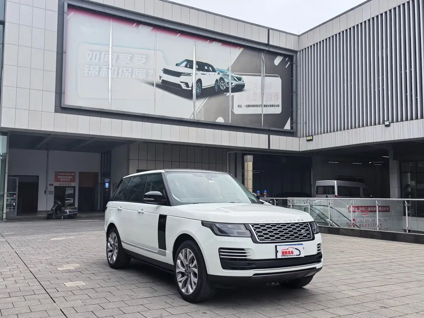 Land Rover Range Rover 2021 3.0 L6 Heritage Edition фото 2