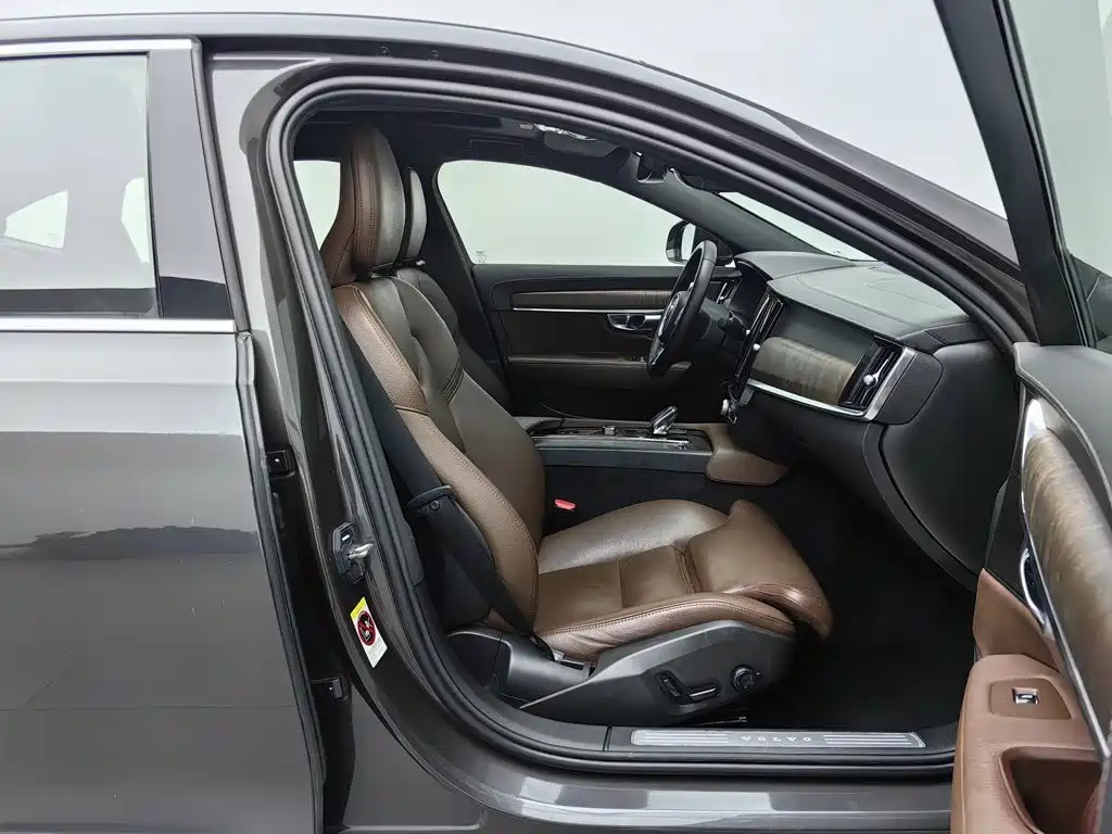 Фото 23 - Volvo S90
