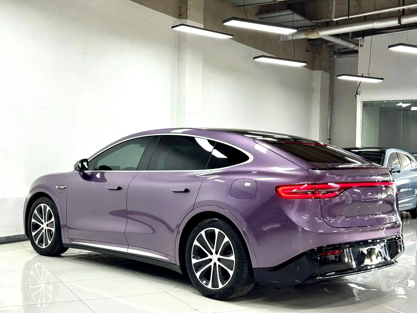 Фото 4 - Zhijie Luxeed R7