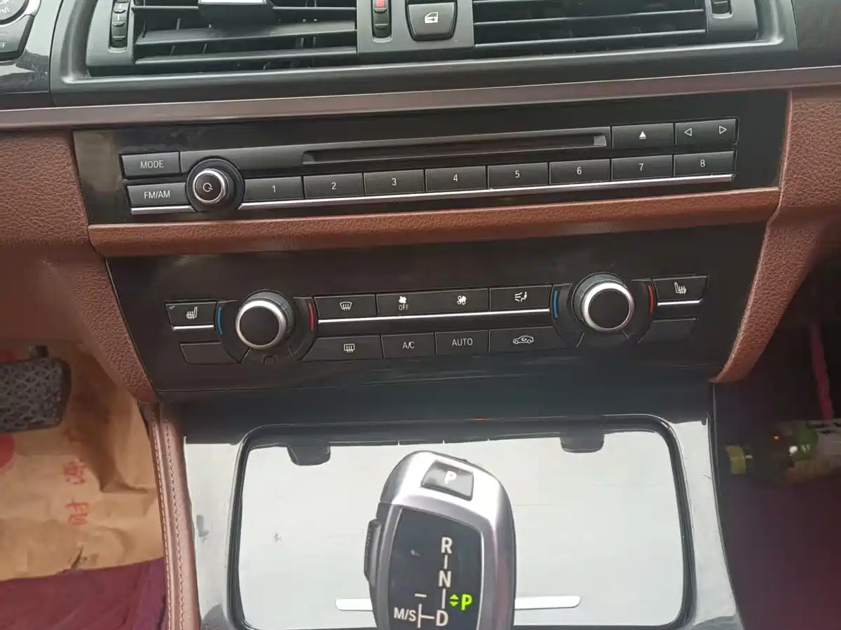 BMW 5 Series 2014 525Li Leading фото 7