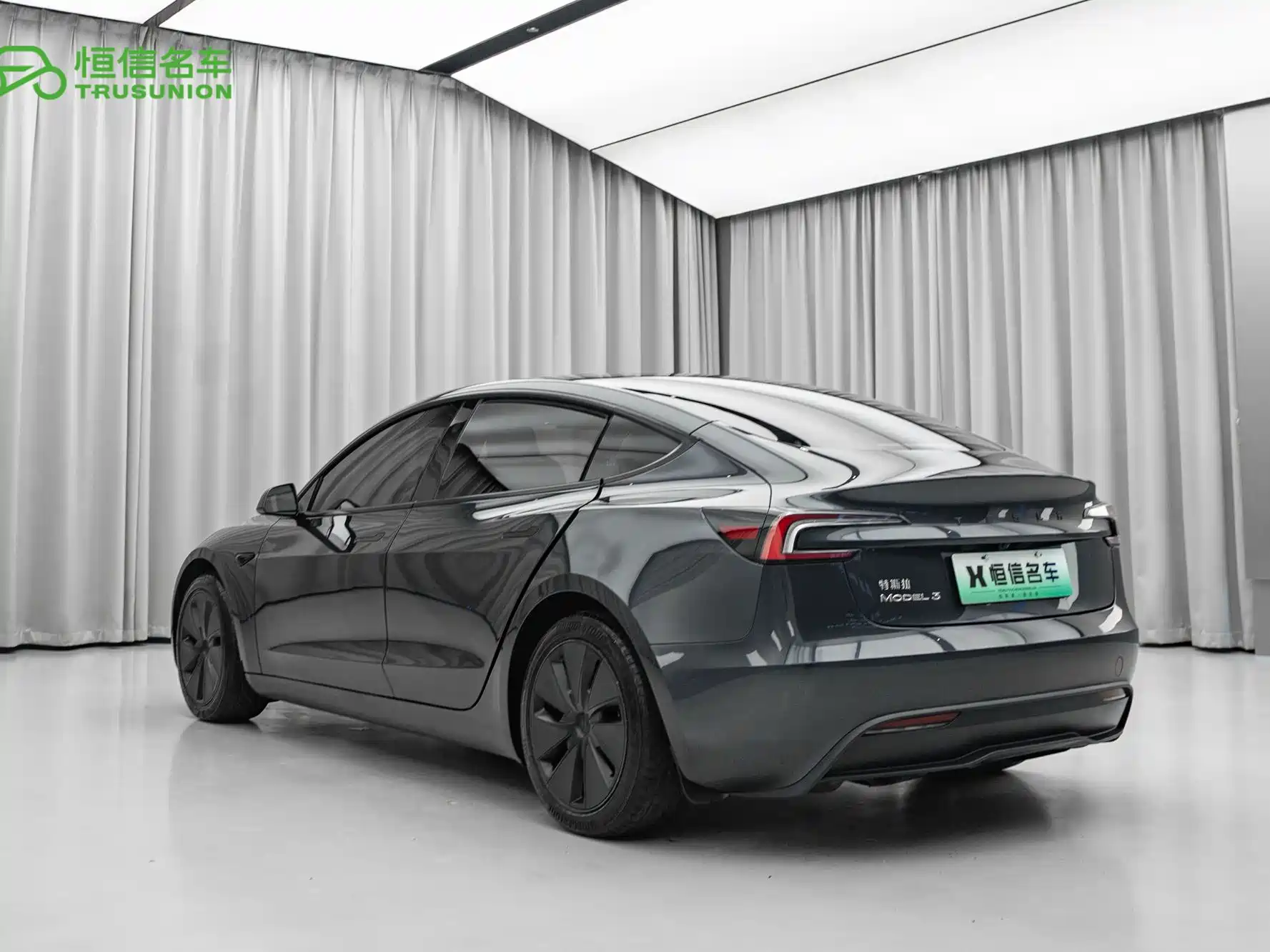Фото 4 - Tesla Model 3