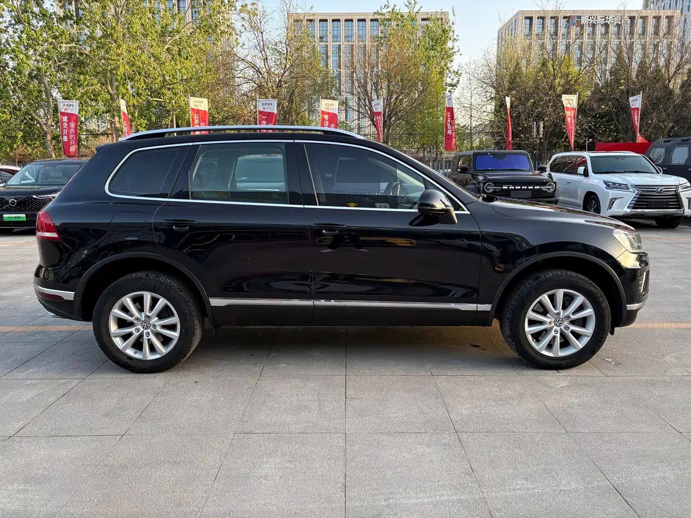 VOLKSWAGEN TOUAREG