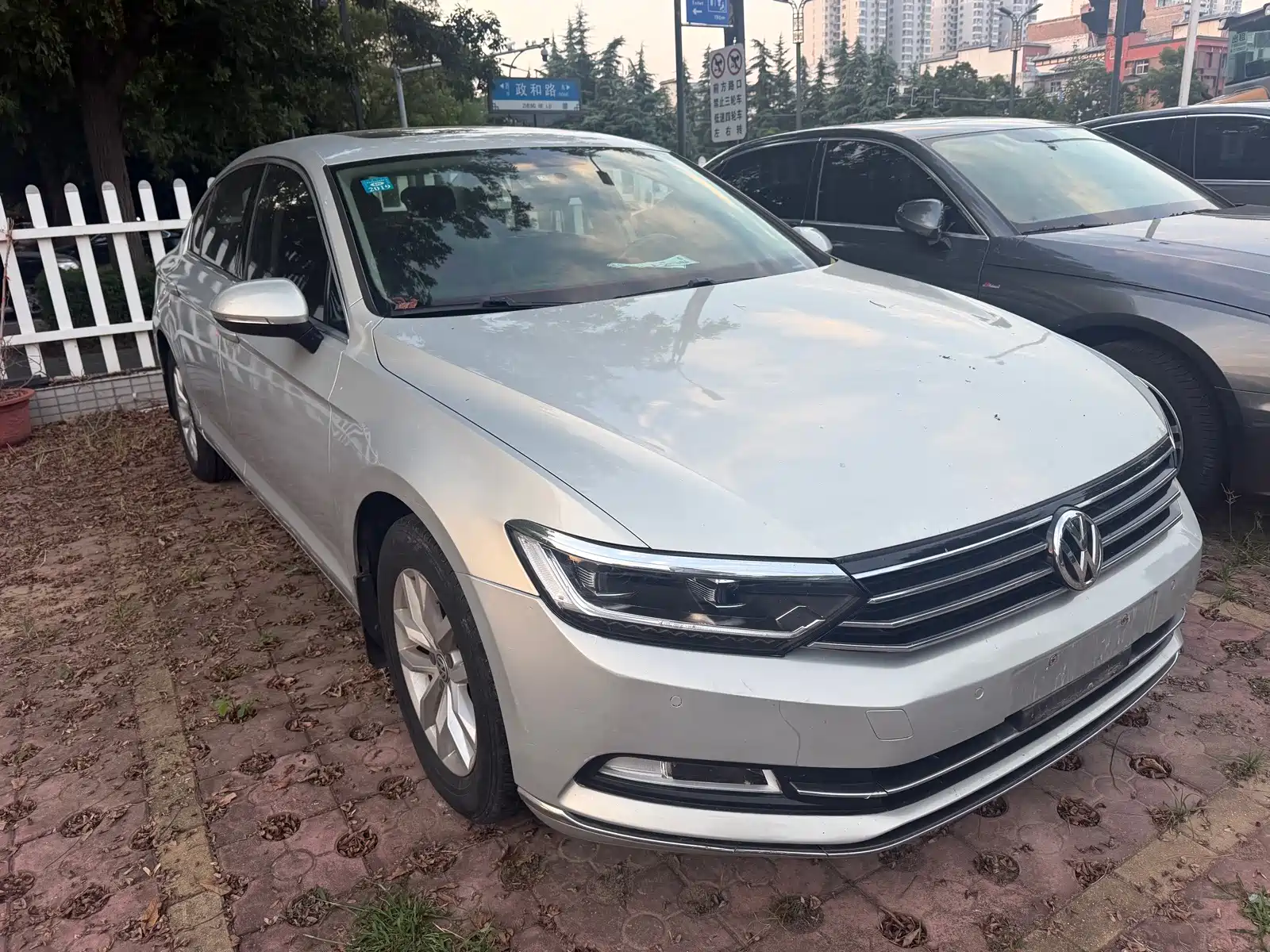 Photo 2 - Volkswagen Magotan