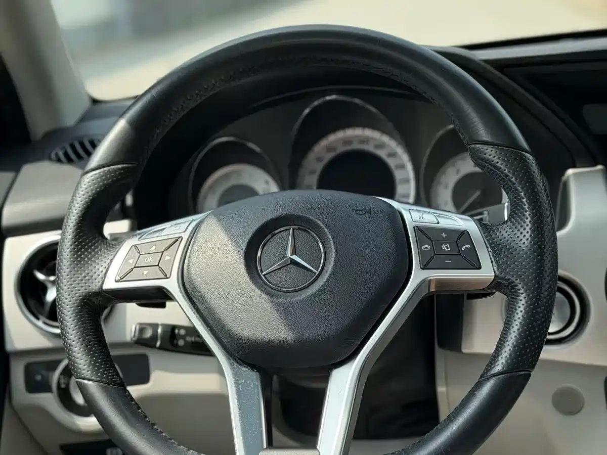Mercedes-Benz GLK-Class 2015 GLK 300 4MATIC Luxury Ultimate Edition фото 6