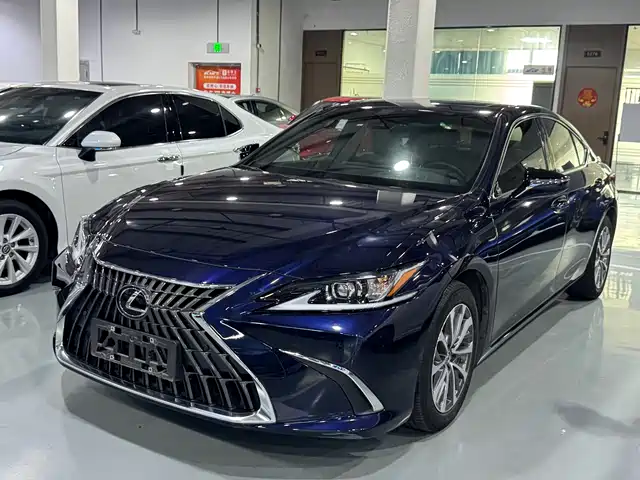 Lexus ES 2022 300h Excellence Edition