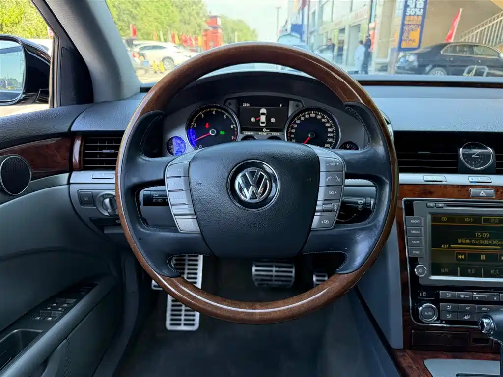Volkswagen Phaeton 2011 3.6L V6 5-Seater Extended Comfort фото 5