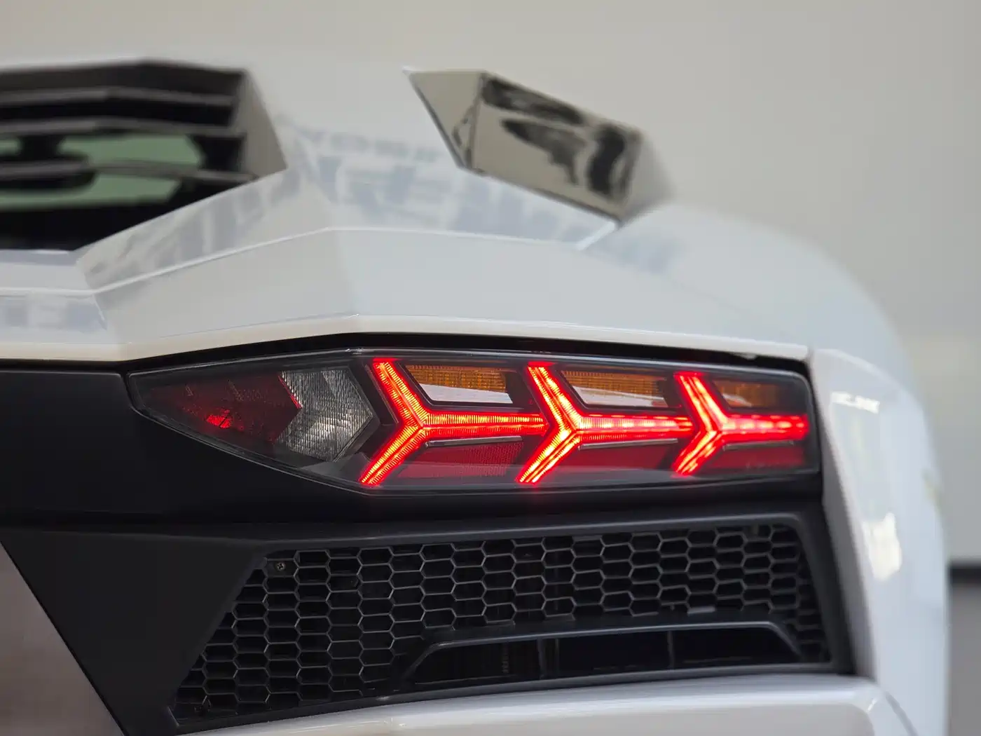 Lamborghini Aventador 2011 LP 700-4 фото 22