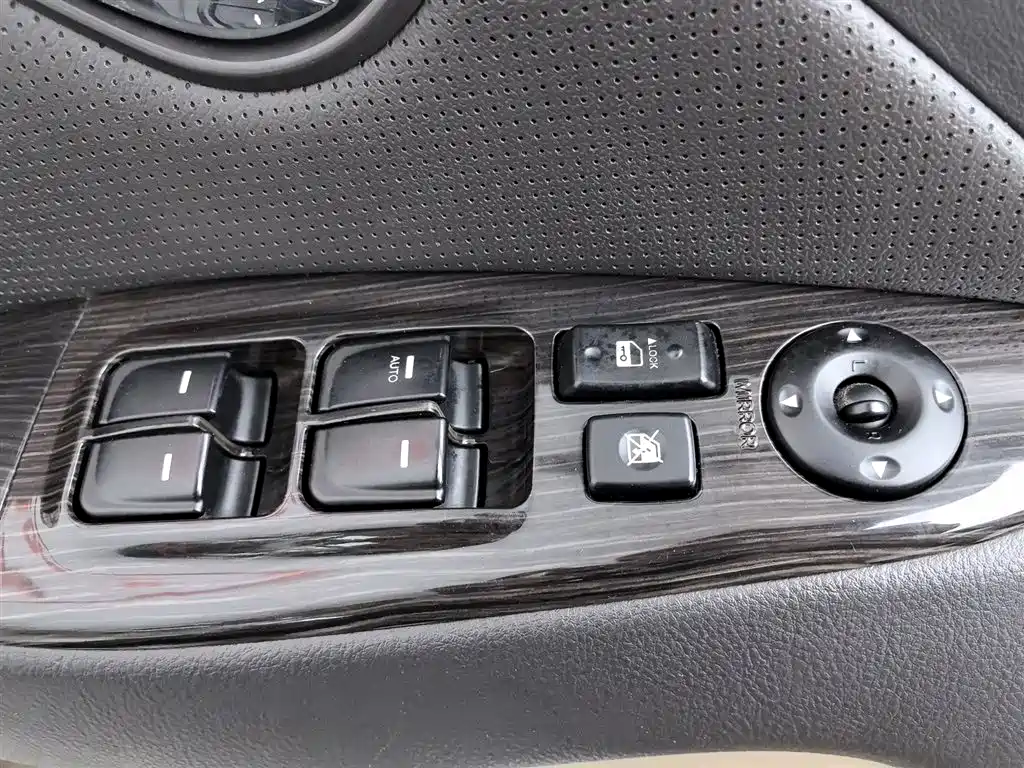 Hyundai Elantra 2011 1.6L Automatic Luxury фото 9