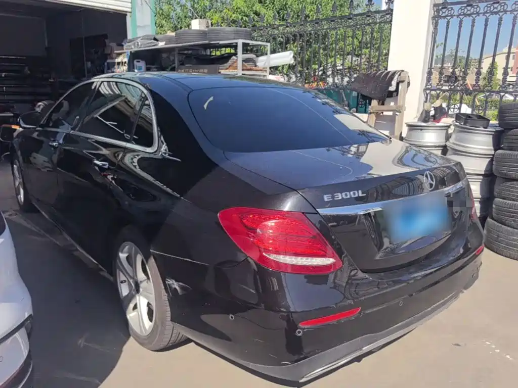 Фото 5 - Mercedes-Benz E-Class