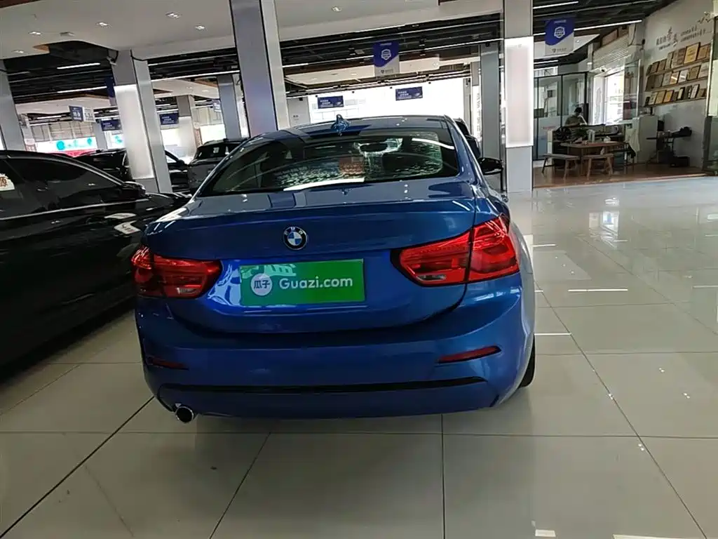 BMW 1 Series 2018 118i Sport Edition фото 6
