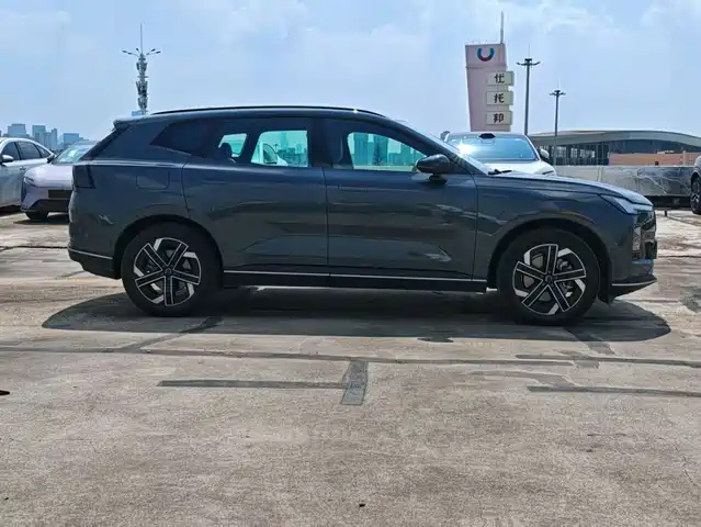 Volvo XC70 Plug-in Hybrid 2025 Standard — фото 5