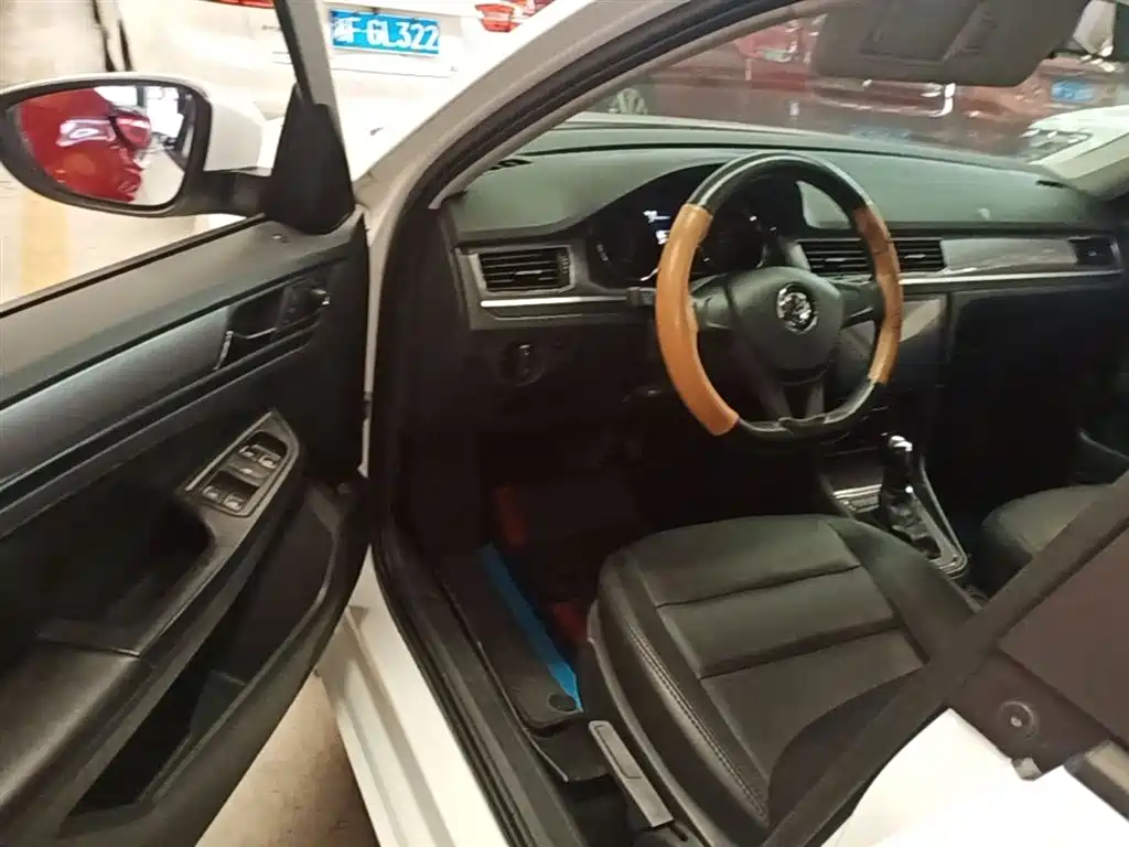 Volkswagen Bora 2018 1.5L Automatic Fashion фото 16