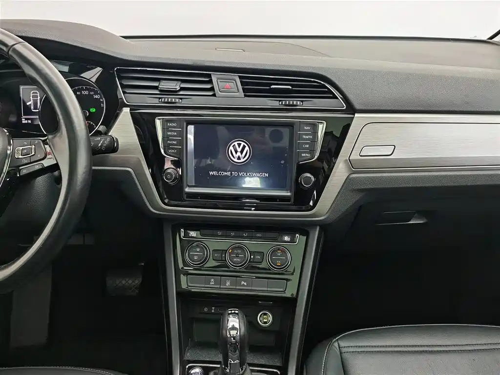 Volkswagen Touran 2018 Touran L 280TSI DSG Frontier Edition 7-Seater China V фото 12