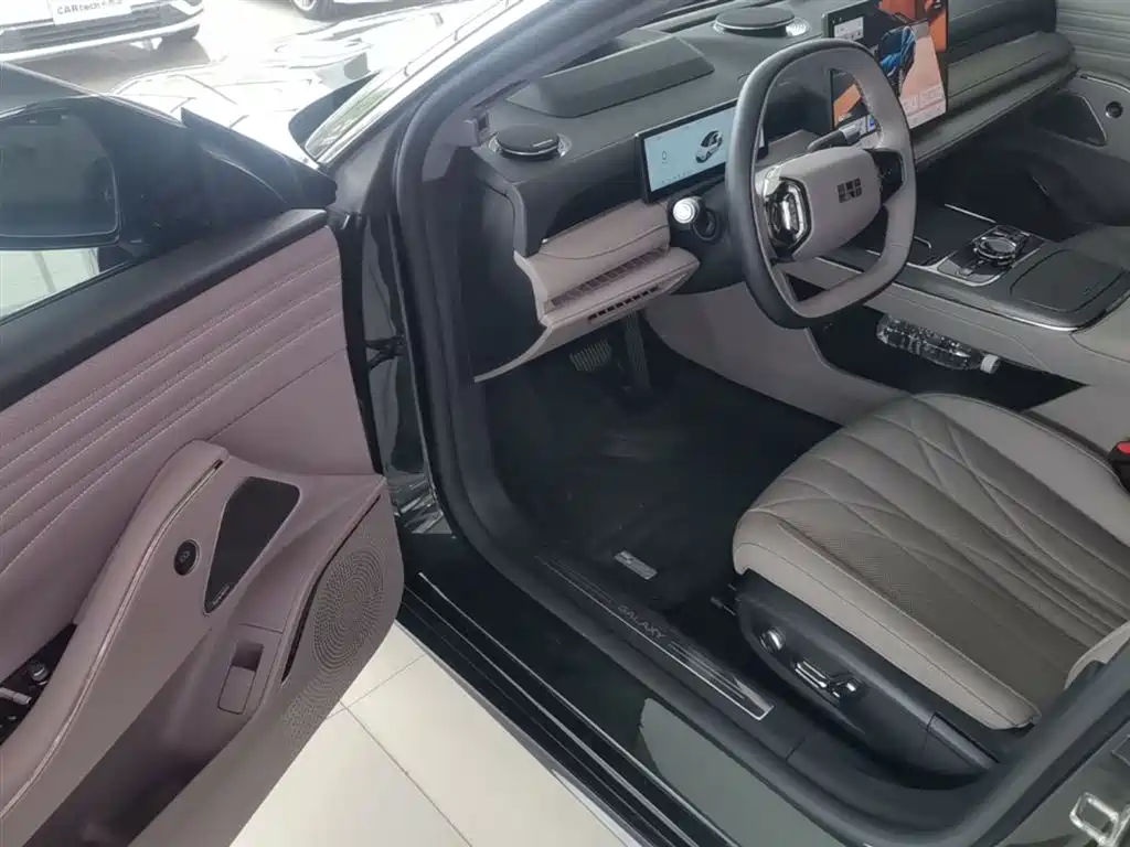 Geely Galaxy Galaxy Xingyao 8 2025 130km EM-P Starship Edition фото 16