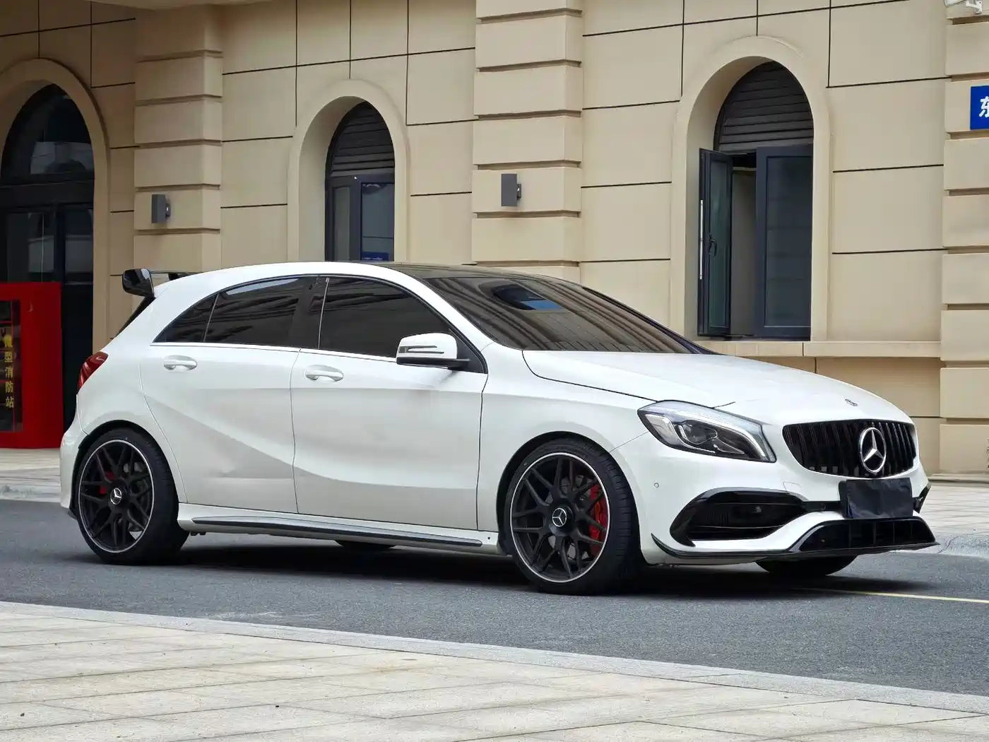 Mercedes-Benz A-Class AMG (Import) 2017 Facelift AMG A 45 4MATIC фото 3